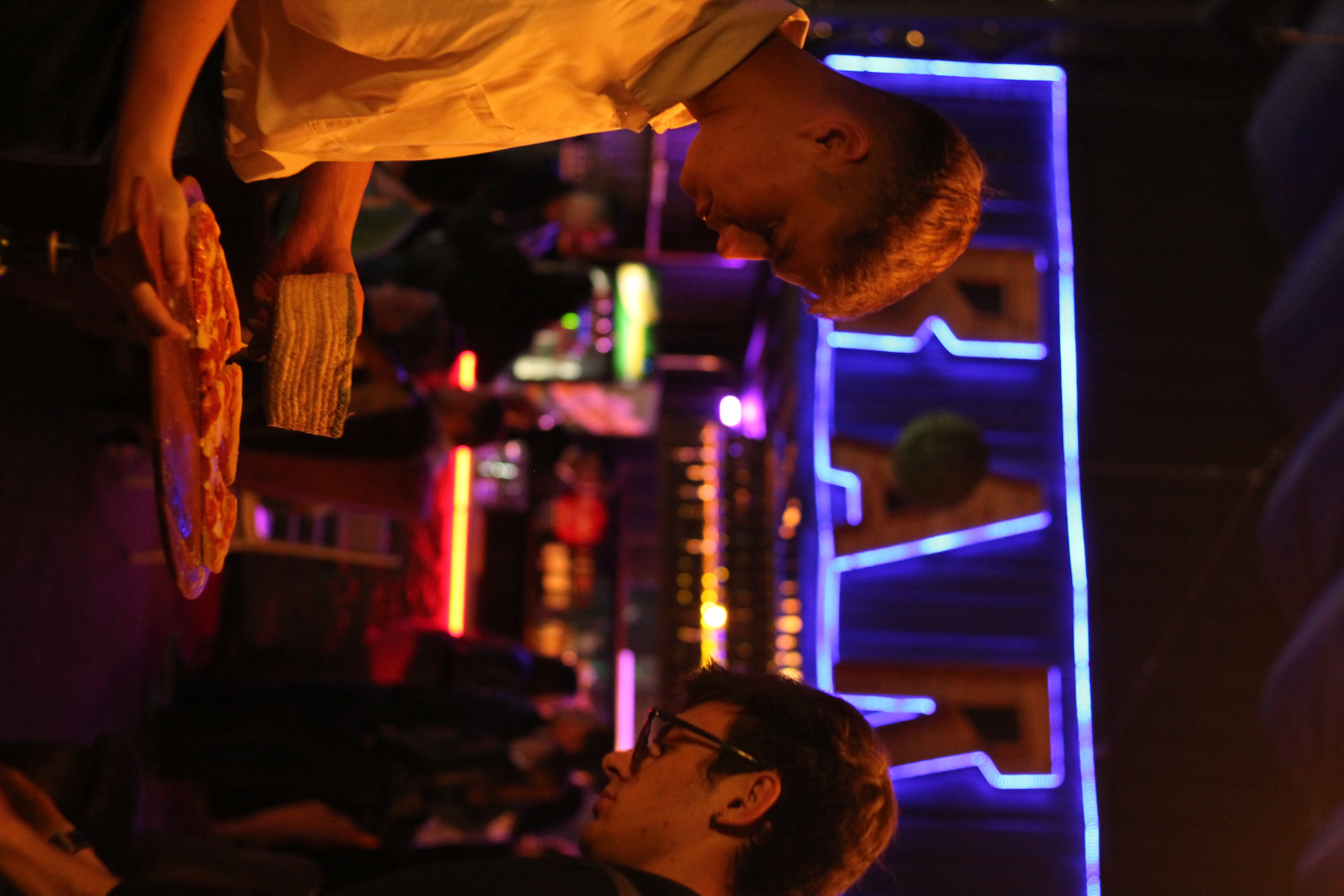 Roble Pizzas preparando pizza napolitana en un evento